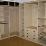 garderobnye-na-zakaz-min