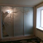 Встроенный в нишу шкаф купе